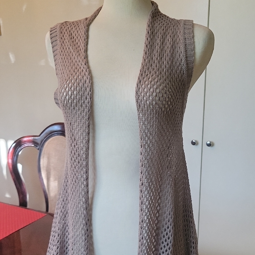 Elegant Sleeveless Open Knit Cardigan